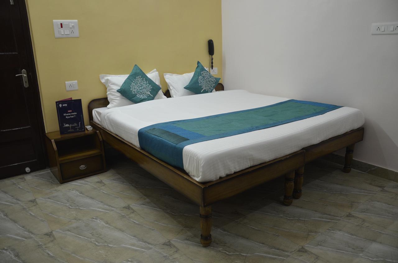 Oyo 7622 Varanasi Stays Zewnętrze zdjęcie