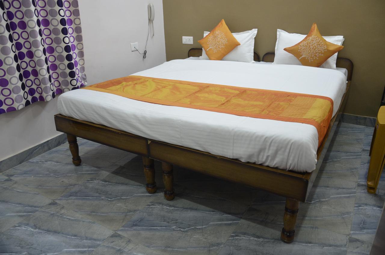 Oyo 7622 Varanasi Stays Zewnętrze zdjęcie